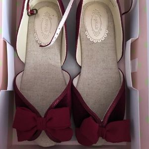 Brand new Joyfolie Peep Toe Bow Flats in Red